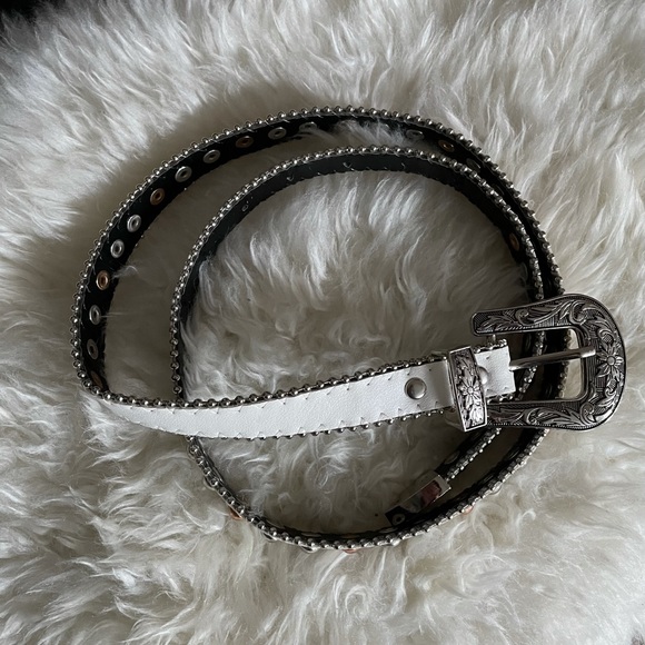 Women’s white studded cowgirl belt - Picture 2 of 4
